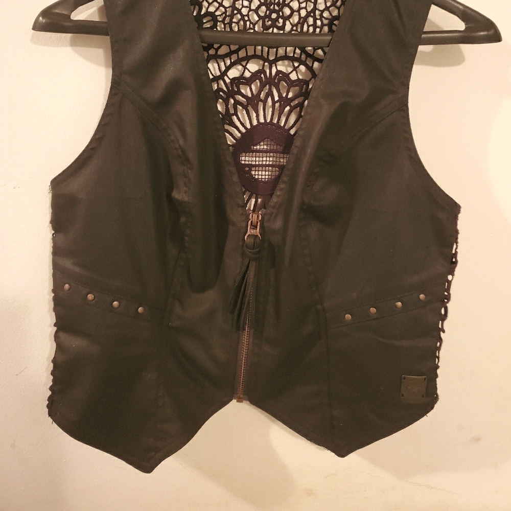 Lace Back HD logo vest